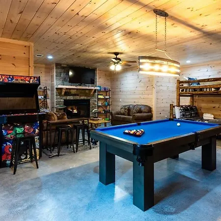 Luxe Family Cabin 8 Min To Downtown Blue Ridge